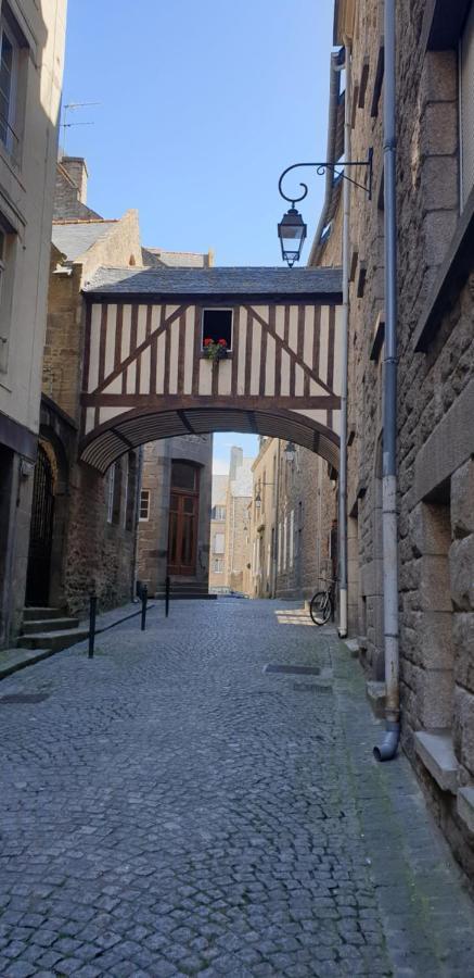 Les Vieux Remparts Apartment แซ็งต์มาโล ภายนอก รูปภาพ