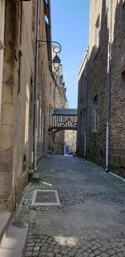 Les Vieux Remparts Apartment แซ็งต์มาโล ภายนอก รูปภาพ